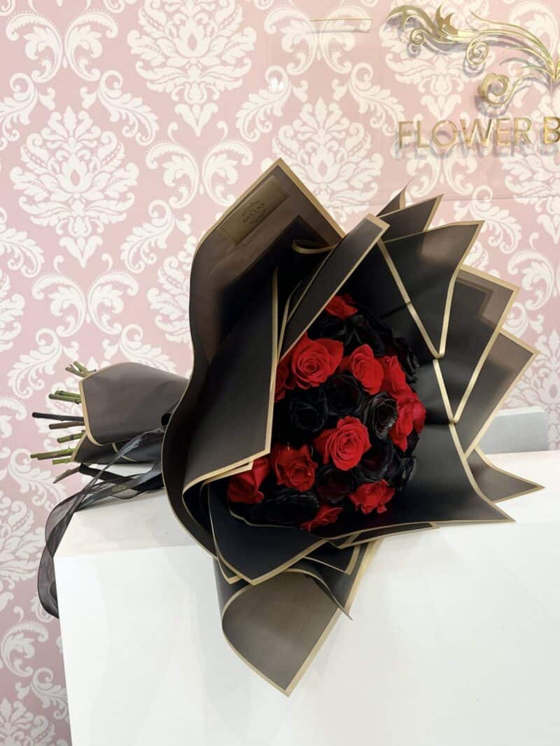 Hand Bouquet of Roses - Image 12