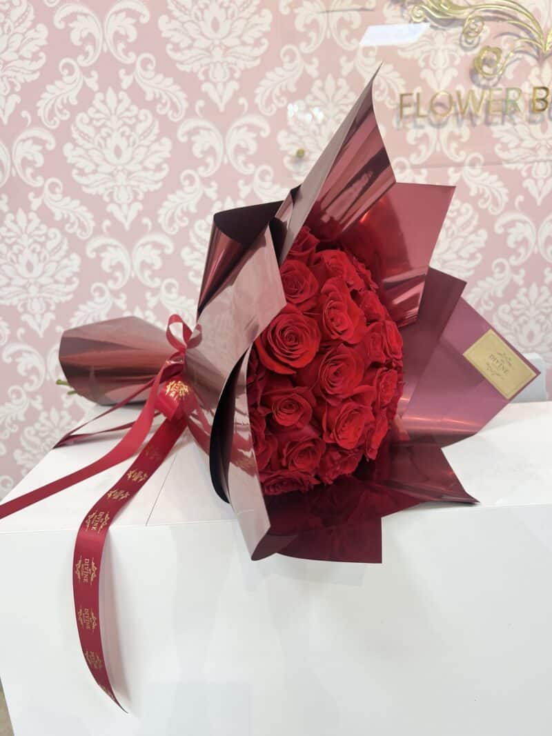 Hand Bouquet of Roses - Image 11