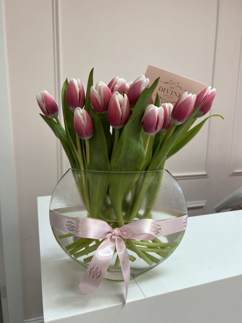 Fresh Tulips in Vase - Image 3