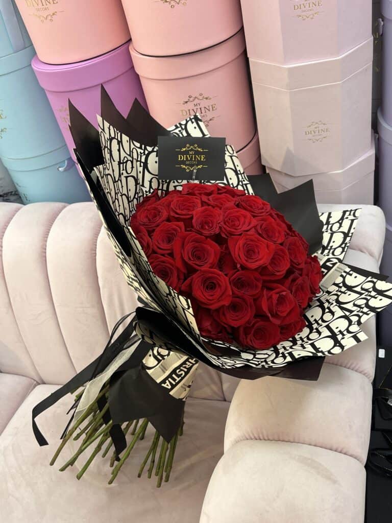 Hand Bouquet of Roses Ramo Buchon - Image 16