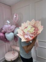 Ramo de Mano Redondo en Forma de Corazón de Rosas - Image 3