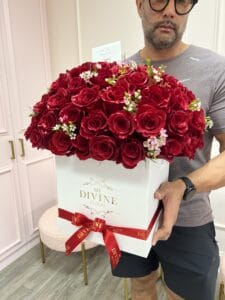 Squared Box Round Fresh Roses - Image 2