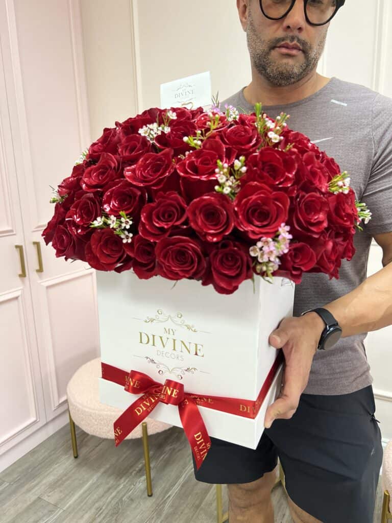 Squared Box Round Fresh Roses - Image 2