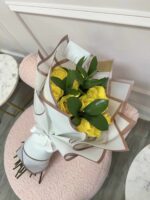 Ramo de Rosas y Rusco - Image 2