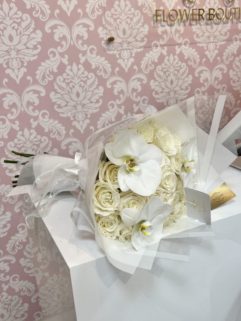 Bella Bouquet of Roses and Orchids Buchon - Image 3