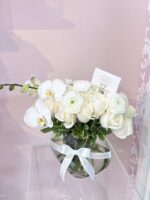 Rosas Blancas Puras en Florero de Vidrio Moon
