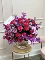 Rosas Majestuosas en Florero