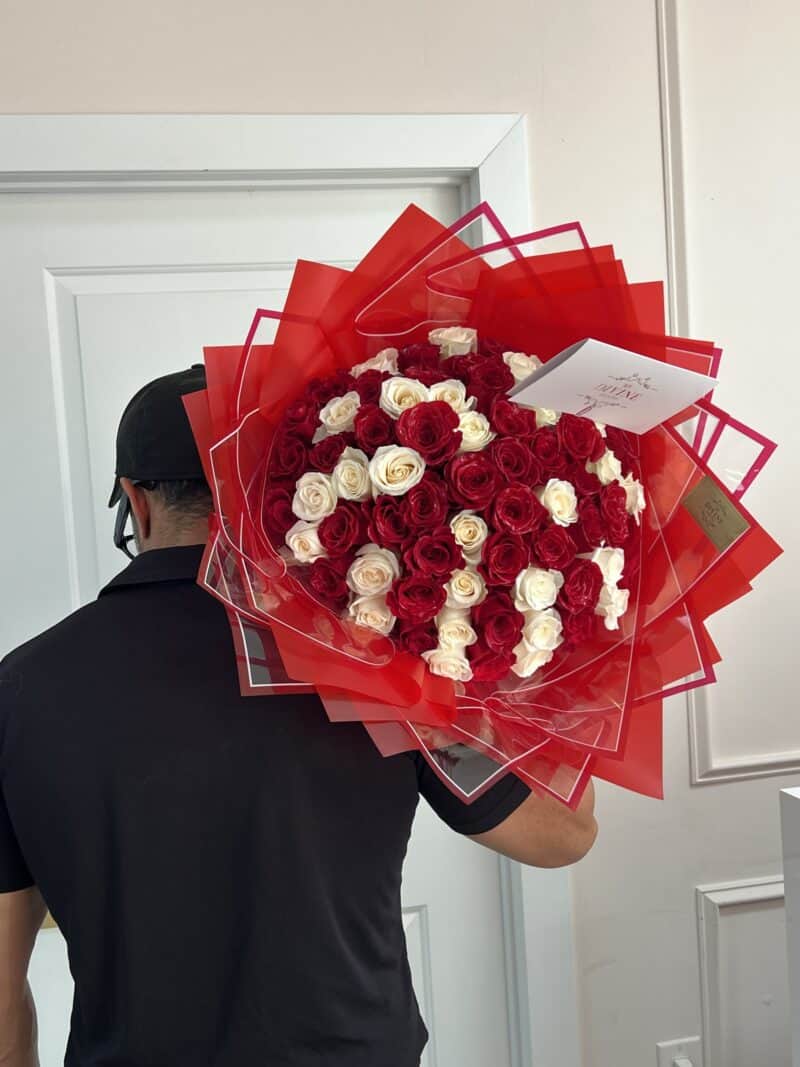 Hand Bouquet of Roses - Image 3