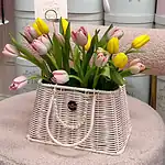 Tulipanes Frescos en Canasta - Image 2