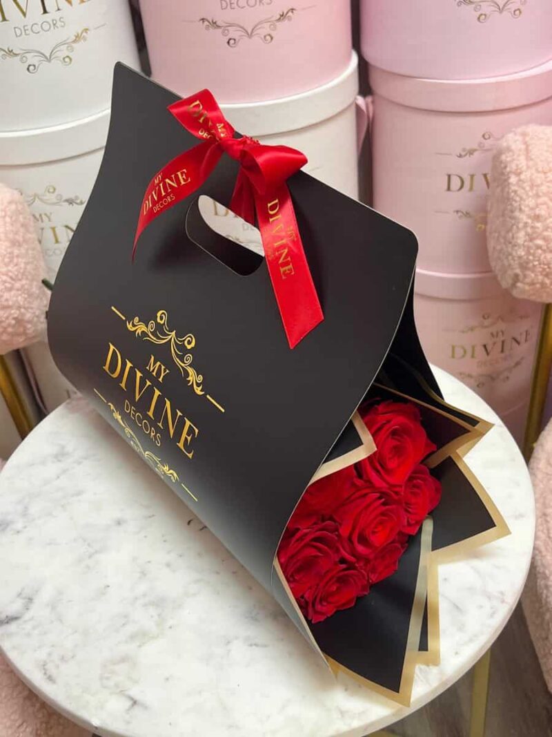 Long stem preserved roses CarryOn Divine bag