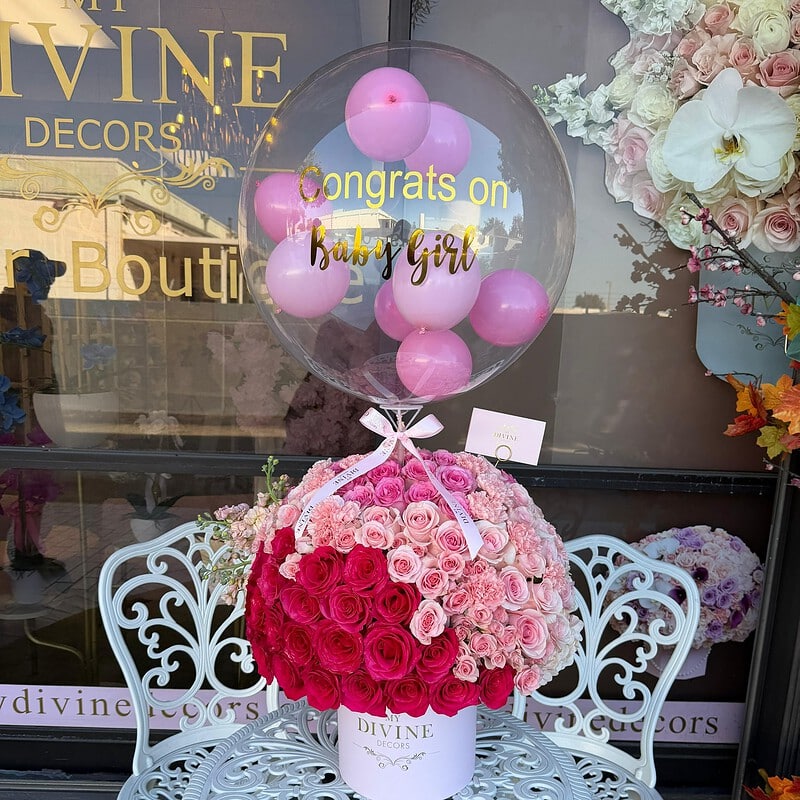 Carla hat box with pink roses and a bubble balloon