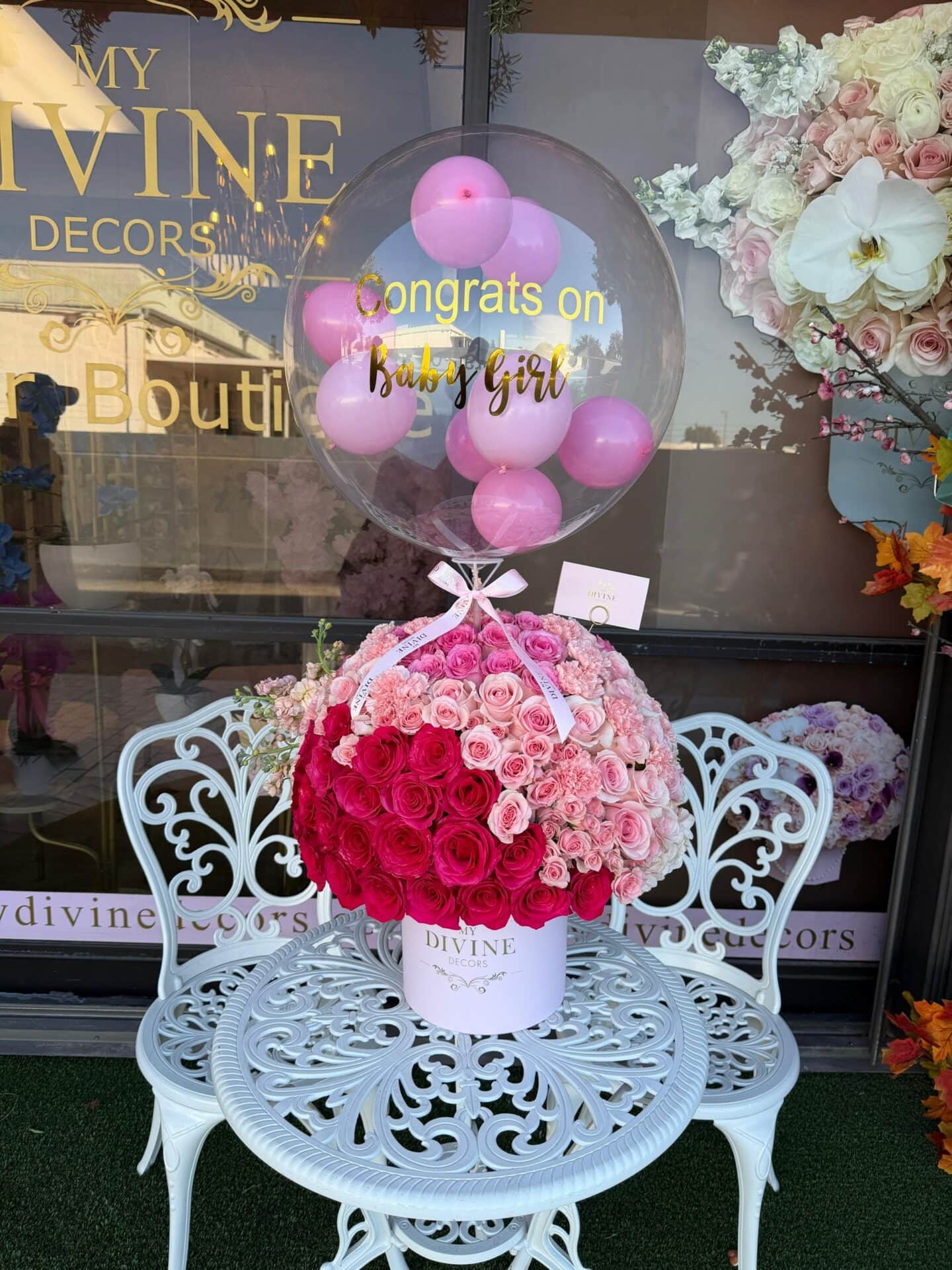 Carla Hat box and Balloon Caja sombrero Carla con rosas rosadas y globo burbuja