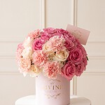 Caja sombrero mediana Marianne con rosas fucsia y crema y claveles rosados