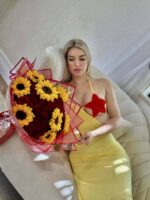 Ramo de Mano con Rosas y Girasoles