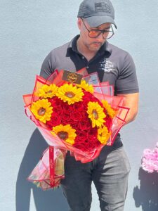 Roses & Sunflowers Hand Bouquet - Image 10
