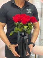 12 Rosas de Tallo Largo Preservadas en Jarrón - Image 3