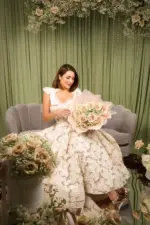 Ramo de Rosas y Pasto de Trigo de Ori - Image 4