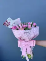 Ramo de Tulipanes con Lazo - Image 3