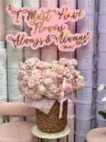 Canasta de Ranúnculos y Hortensias Suaves - Image 3