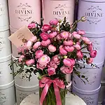 Ranúnculos Radiantes en Jarrón