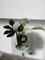 Elegancia Moderna – Arreglo de Seda con Calas Blancas - Image 2