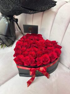 Bouquet & Heart of Roses - Image 3