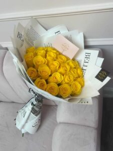 Hand Bouquet of Yellow Roses Ramo Buchon - Image 2