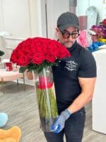 1500 Luxe Signature Bouquets in Glass Vases - Image 2