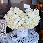 Caja Redonda Elegancia Corazón Blanco