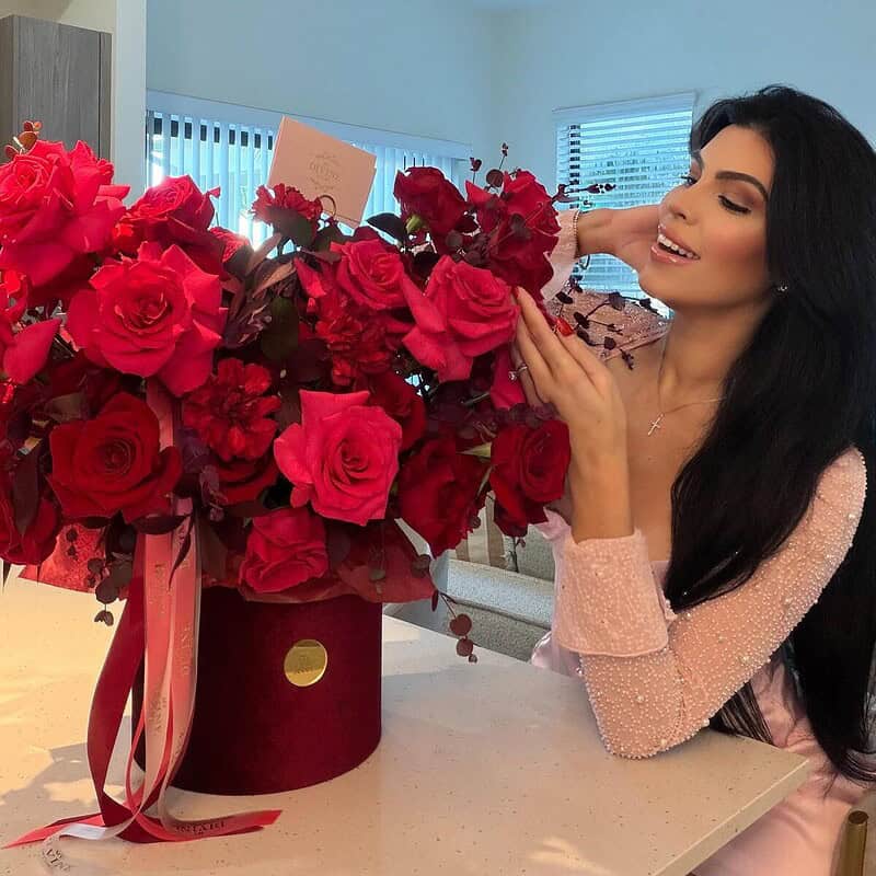 Box of reflexed roses with fully opened blooms