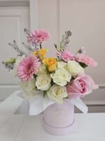 Designer’s choice mixed flowers Mini Box - Image 7