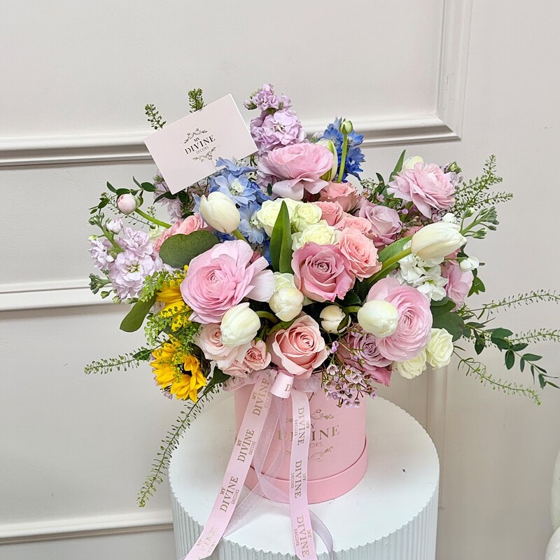 Medium Soft Petals Bloom Box