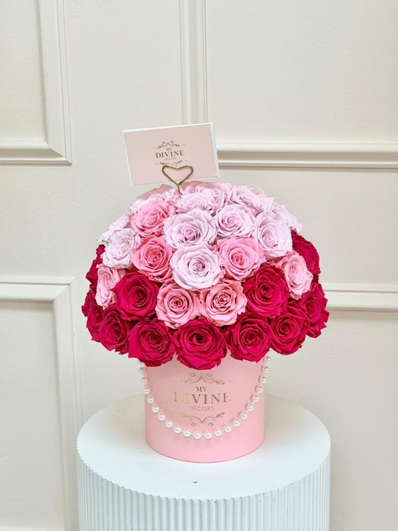 rosas preservadas de lujo en caja redonda de una floristería de Miami