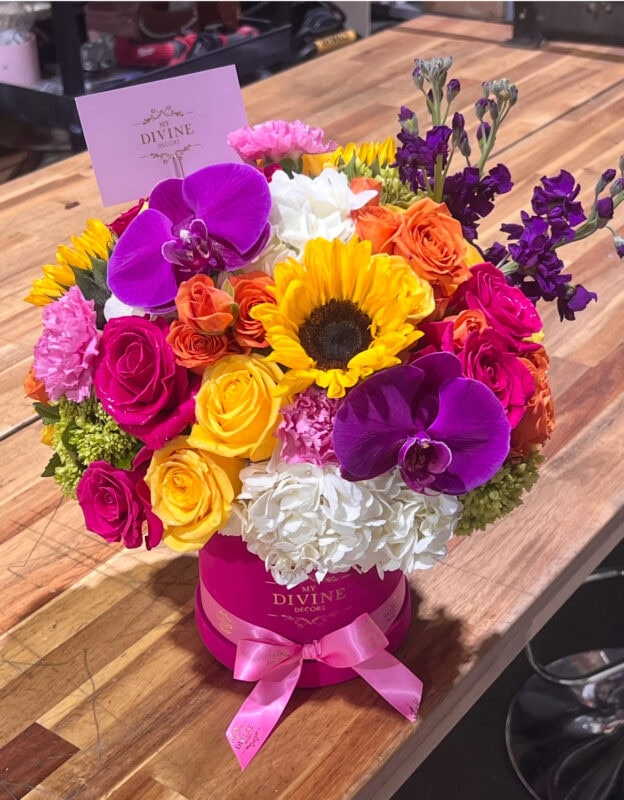 ramo de flores de cumpleaños colorido entregado en Miami
