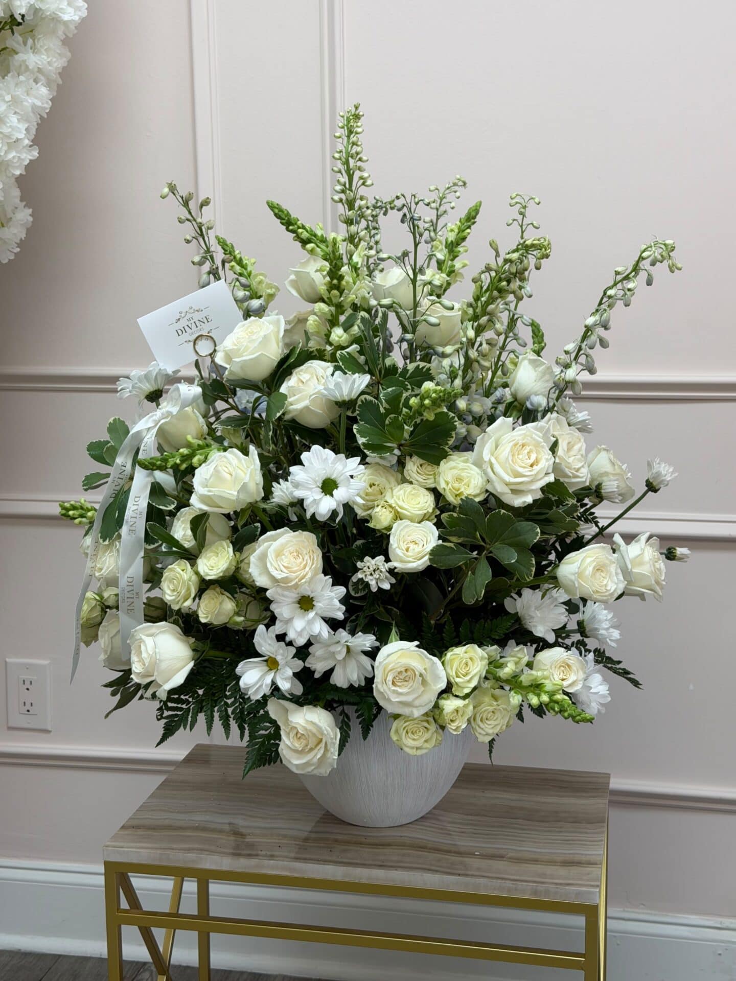 white-pure-elegance-vase-arrangement-1 White Pure Elegance Vase Arrangement