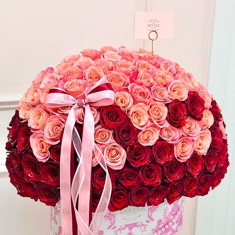 Victorian 100 Roses Signature Hat Box