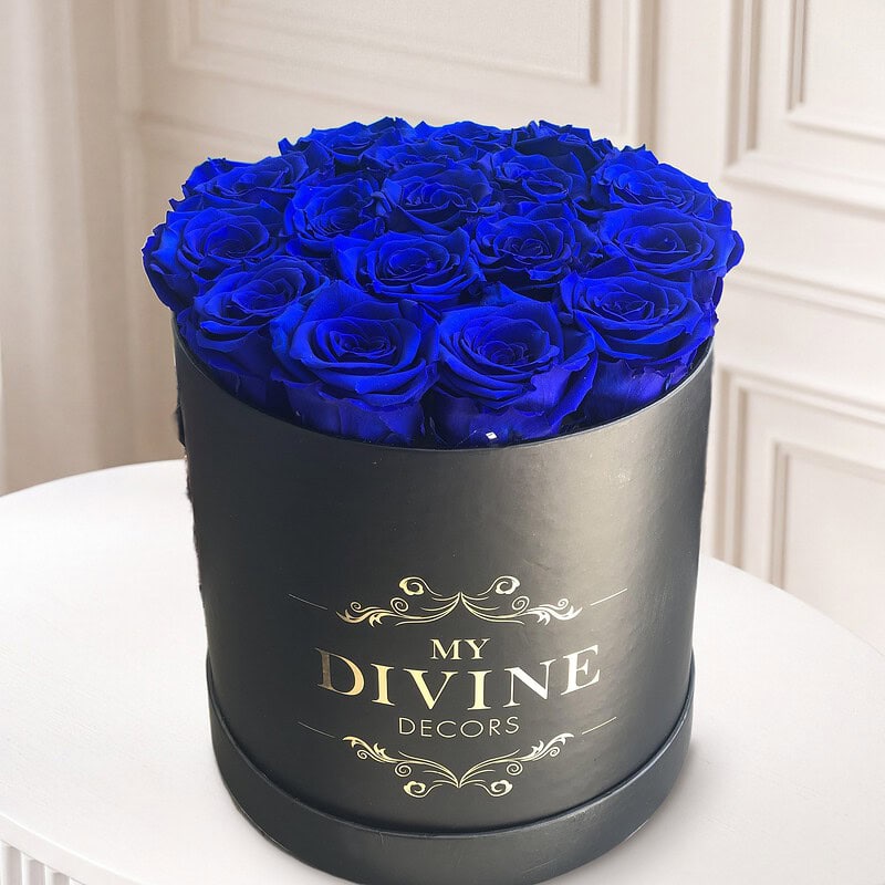 Un regalo para papá: rosas azules preservadas en caja redonda negra de My Divine Decors
