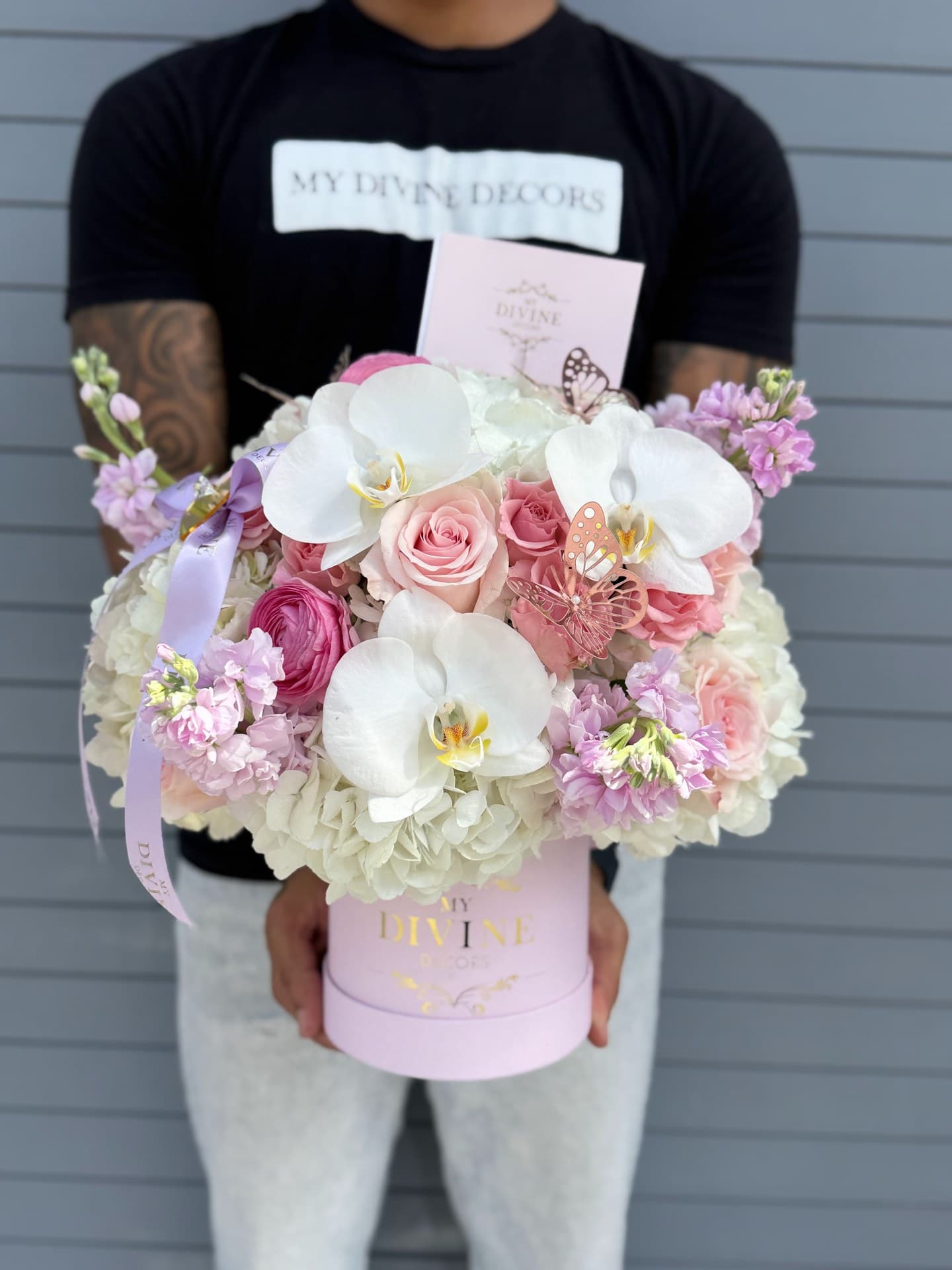 Hanna Signature Flower Box, Medium, Roses, Ranunculus & Hydrangeas - Image 2 Hanna Signature Flower Box, Medium, Roses, Ranunculus & Hydrangeas - Image 2