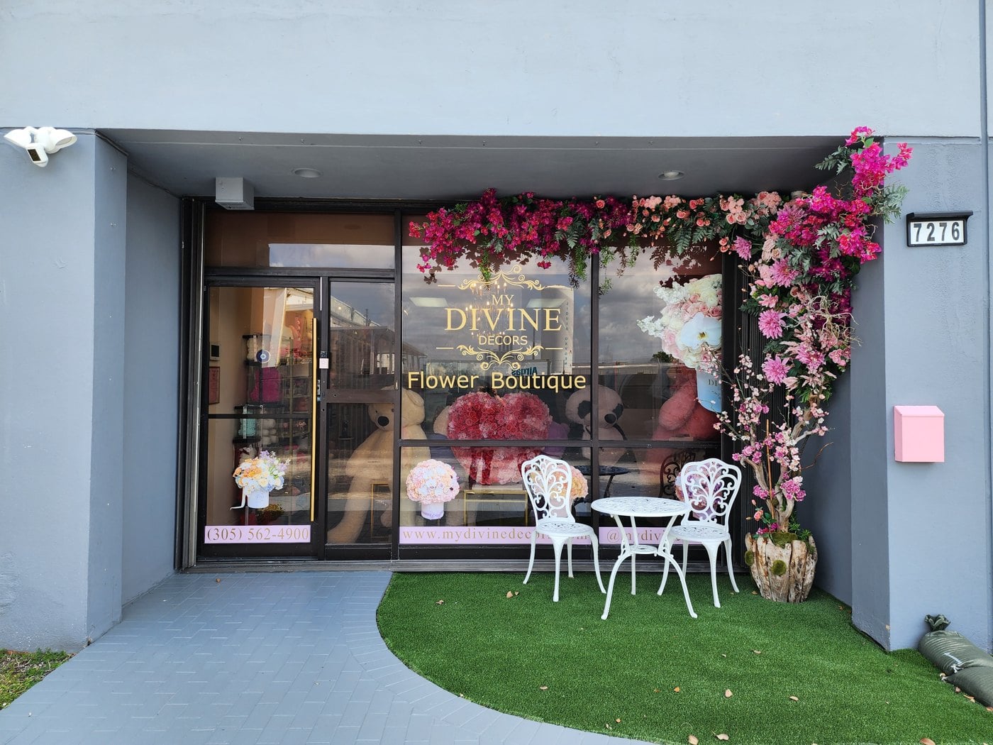 La floristería My Divine Decors en 7276 NW 58th St, Doral