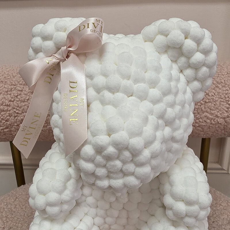 Osito pom pom blanco con cinta rosada My Divine Decors