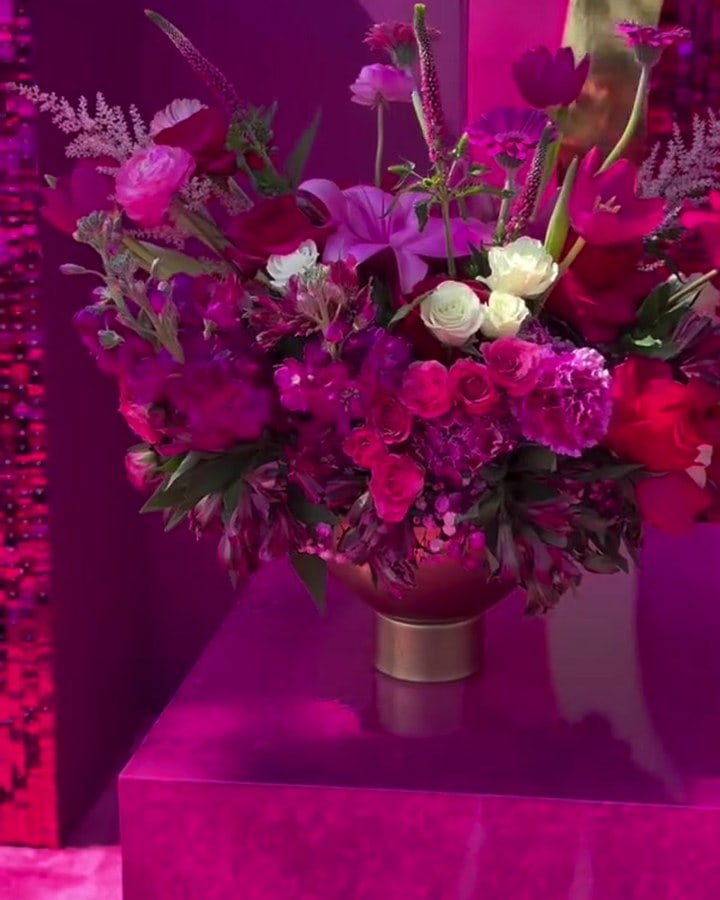 Magenta, red and white arrangement in a gold footed bowl at the Club Magenta check-in during Premio Lo Nuestro 2026