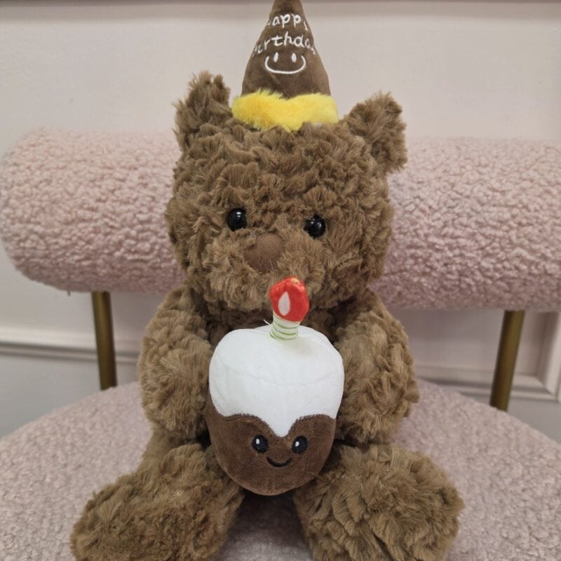 Osito de peluche café rizado con gorrito Happy Birthday y cupcake de peluche con velita