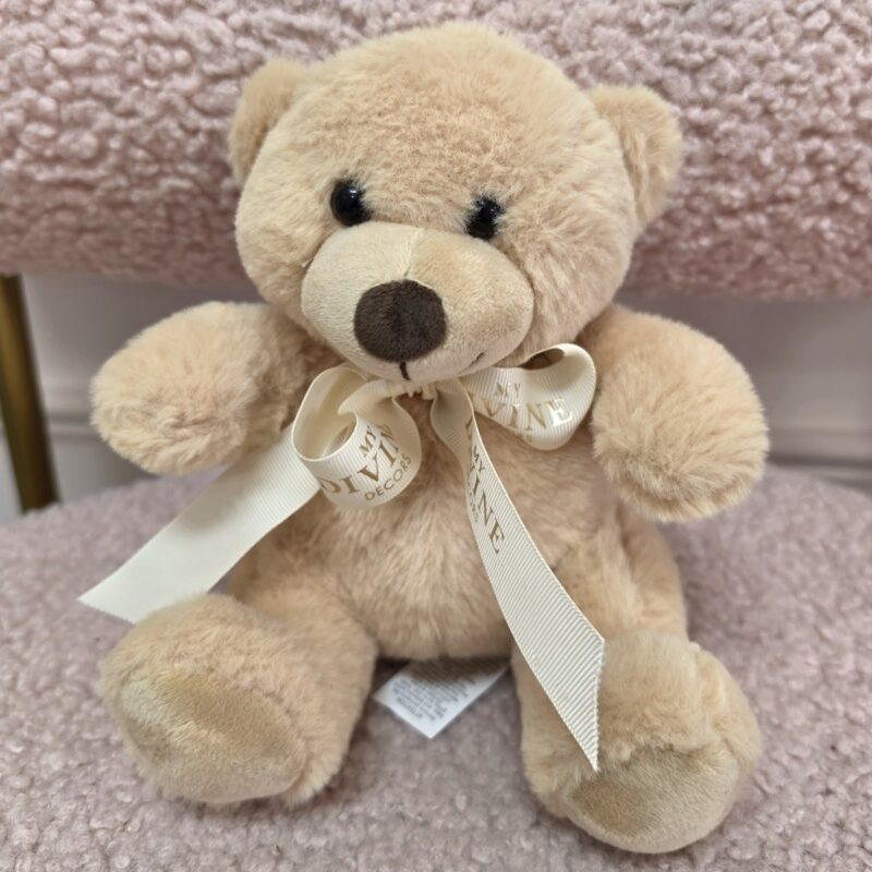 Osito de peluche miel pequeño con cinta marfil My Divine Decors