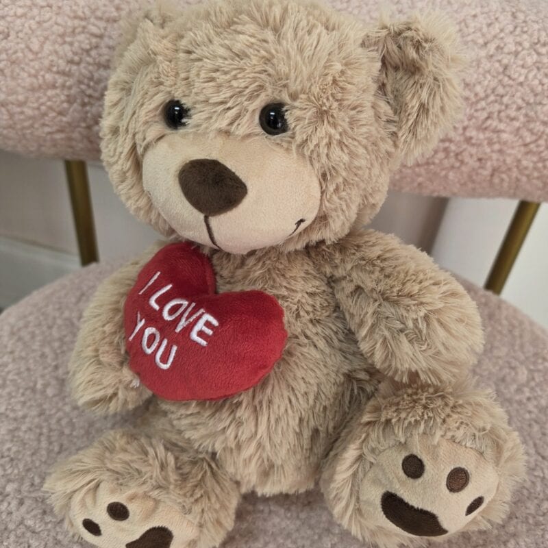Osito de peluche miel esponjoso con corazón rojo bordado I Love You y patitas grandes