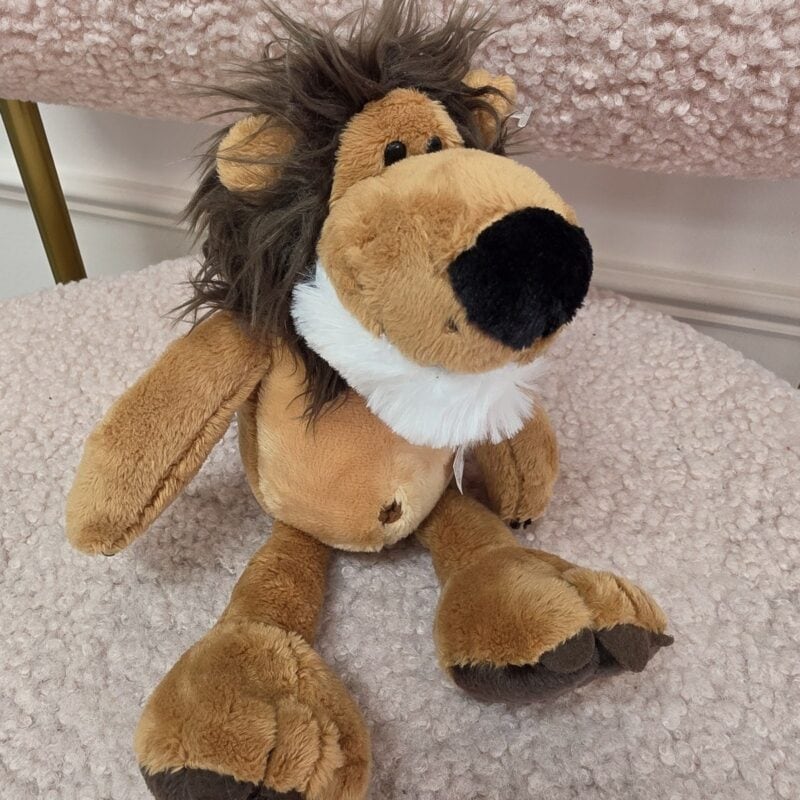 León de peluche color miel con melena café y barbilla blanca