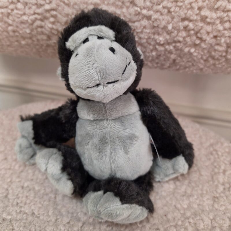 Gorila de peluche negro y gris