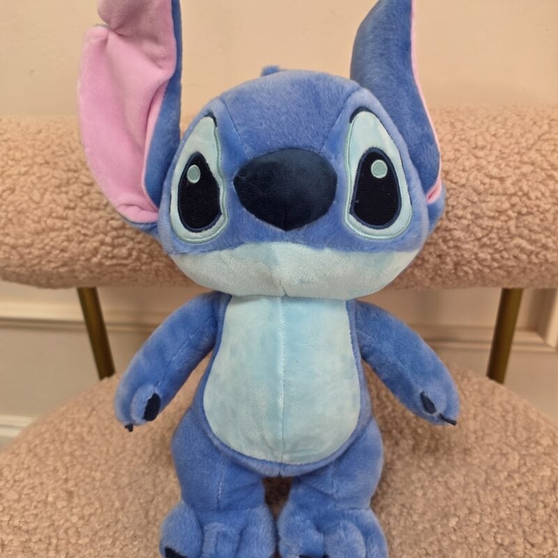 Peluche Stitch de Disney Baby de pie