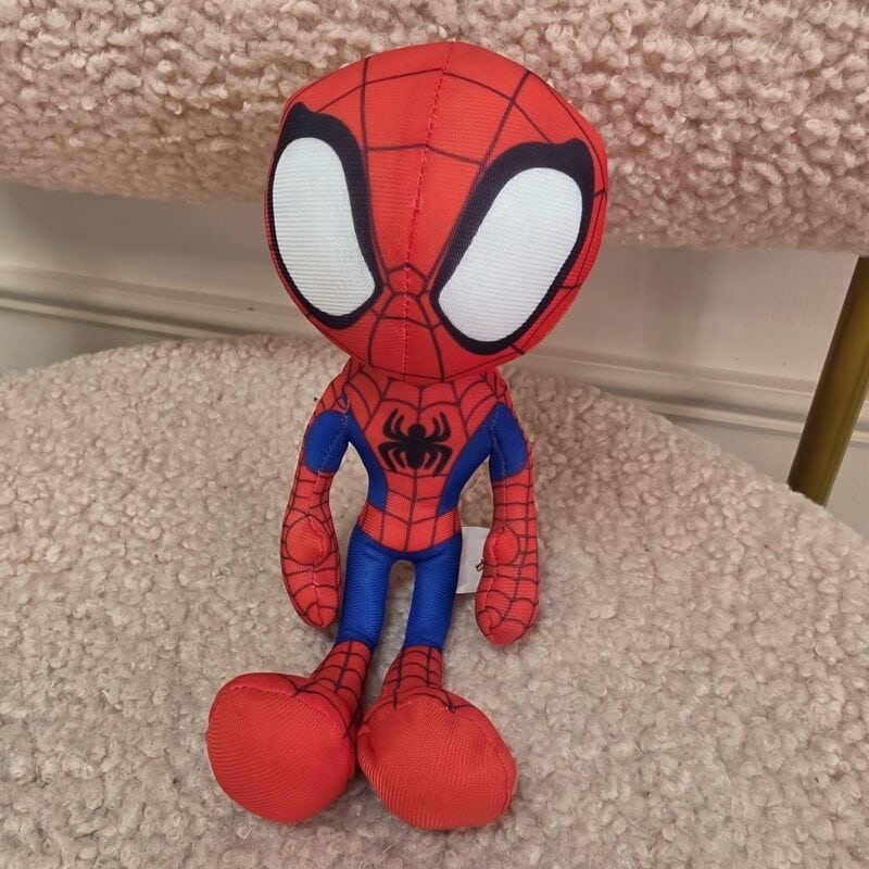 Peluche Spidey de Marvel con traje rojo y azul de Spider-Man