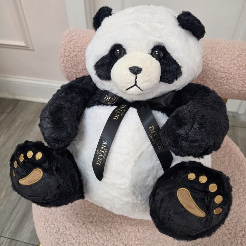 Panda de peluche grande blanco y negro con cinta negra My Divine Decors y patitas bordadas en dorado